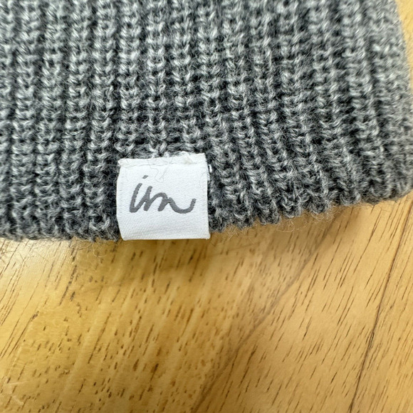 Lot of 4 Winter Beanies Mixed Brands Knit Caps Unisex Fashion Accessories - Picture 5 of 10